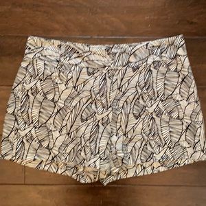 Cute leaf print shorts
